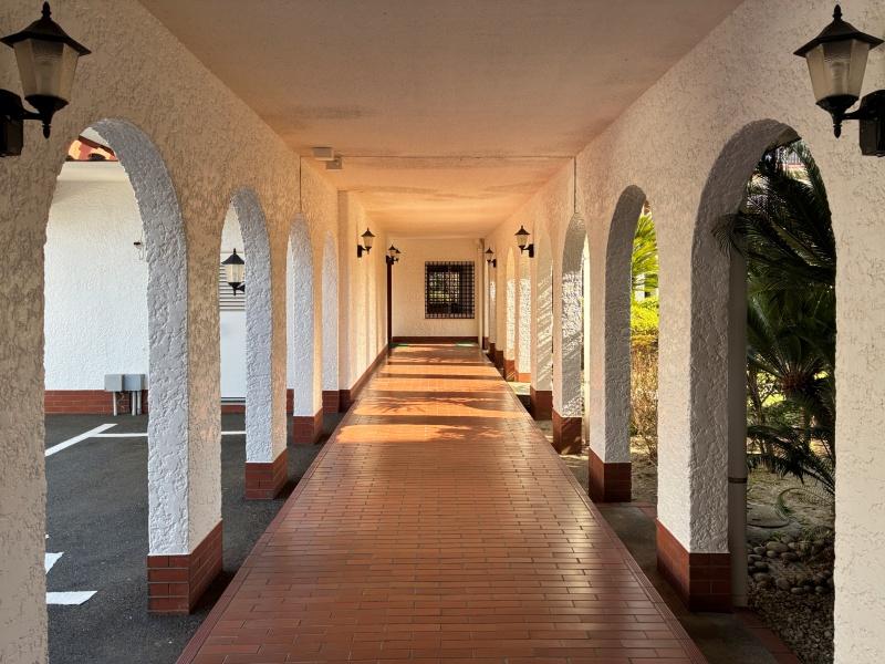 逗子市小坪五丁目の売買物件/廊下も素敵です