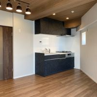 藤沢市片瀬海岸一丁目の売買物件/LDK16.5帖│壁付けキッチンですが、振り返れば海！