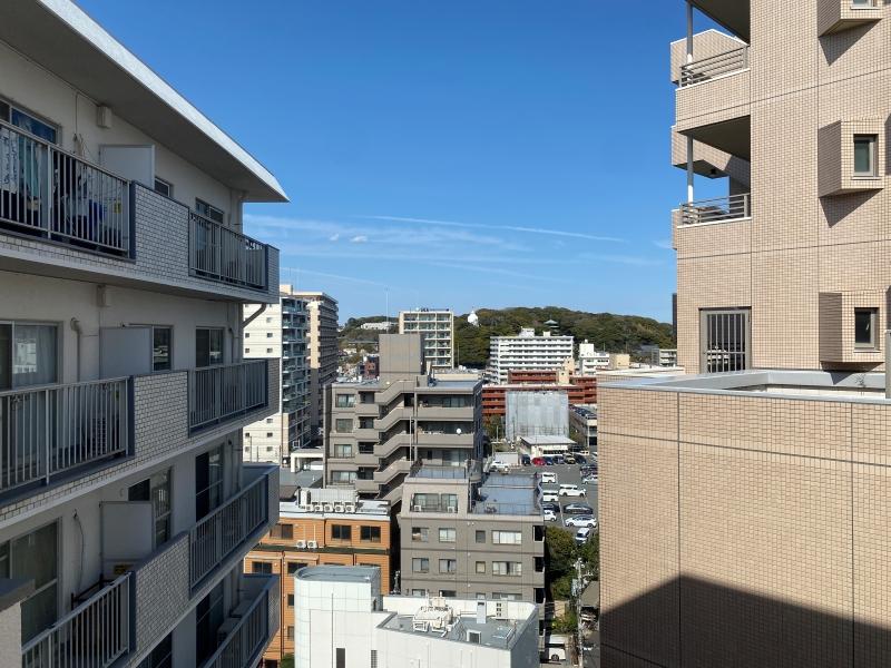 藤沢市片瀬海岸一丁目の売買物件/北側洋室6帖│窓の向こう