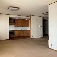 平塚市唐ケ原の売買物件/LDK｜キッチンとリビングダイニングのつながりはこんな感じ。