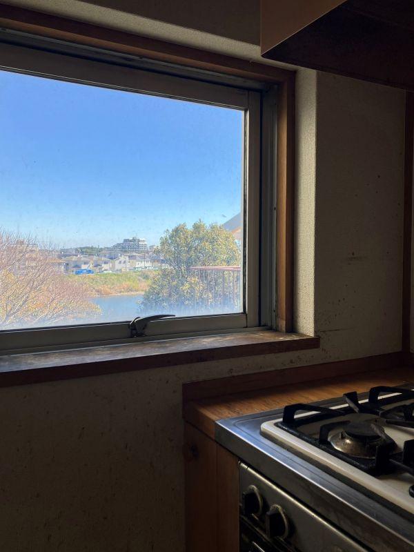 平塚市唐ケ原の売買物件/キッチン｜キッチンに窓が付いているのがすごく良いです。