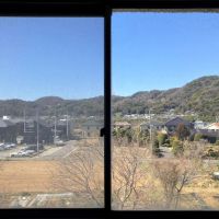 平塚市唐ケ原の売買物件/眺望｜個室からはのんびりした畑と背景に山が見えます。