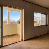 平塚市唐ケ原の売買物件/バルコニー｜洗濯物を干して、チェア1台くらいは置けそうな広さ。