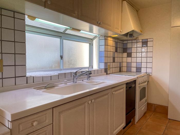 鎌倉市長谷一丁目の売買物件/キッチン使い込まれていますが清潔感があります