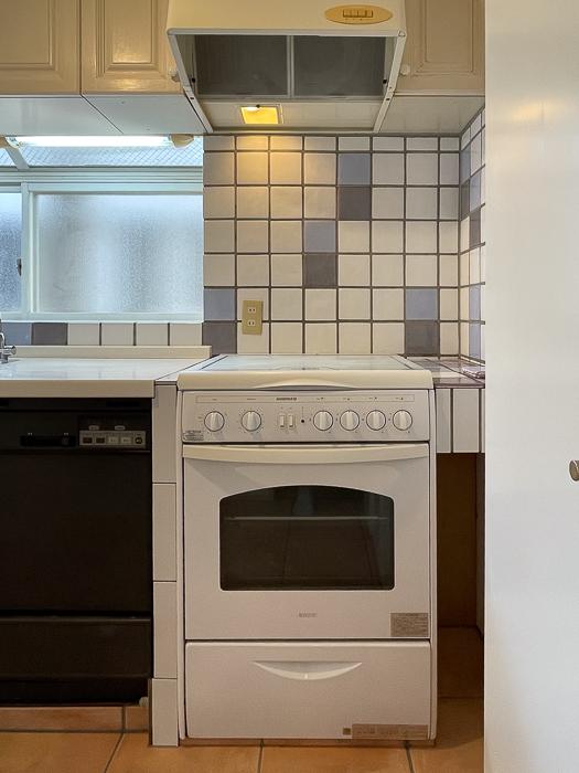 鎌倉市長谷一丁目の売買物件/状態の良いロジェールのガス台は直しながら使いたいですね