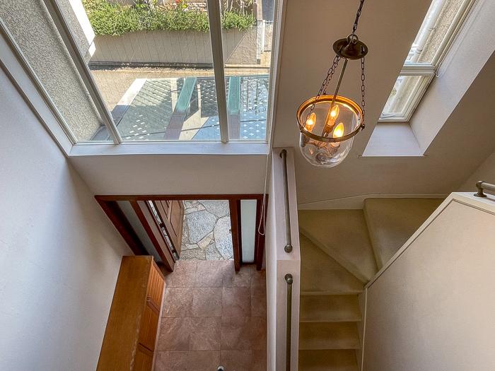 鎌倉市長谷一丁目の売買物件/玄関吹き抜け