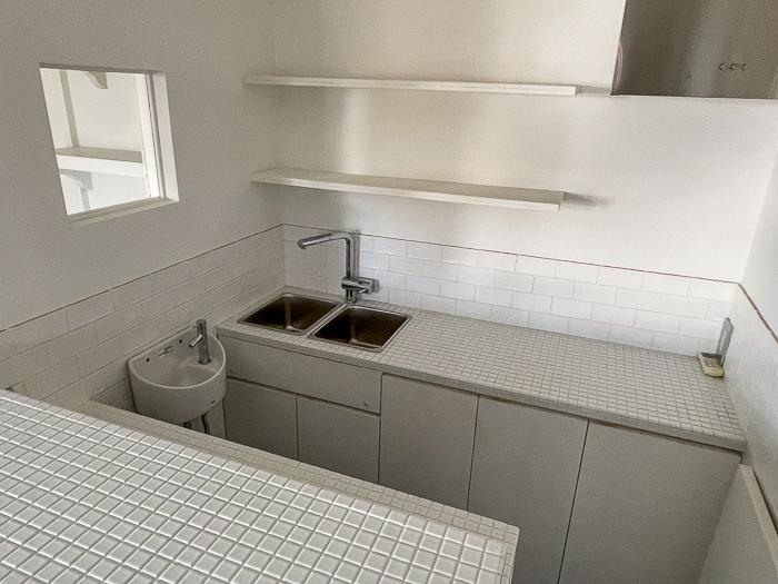 鎌倉市長谷一丁目の売買物件/カフェ仕様のキッチンになっています