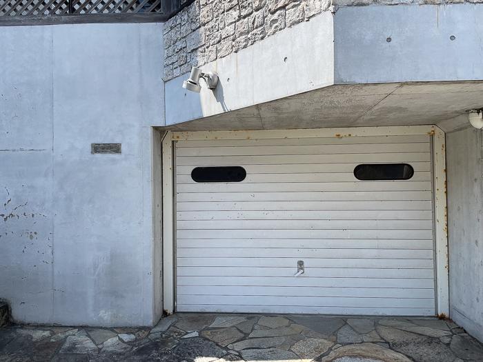 鎌倉市長谷一丁目の売買物件/階段下の車庫