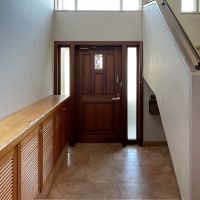 鎌倉市長谷一丁目の売買物件/玄関は吹き抜けで開放感があります