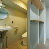 横浜市神奈川区松本町三丁目の賃貸物件/洗面室・トイレ｜小さいスペースに色々納まるよう検討を重ねました