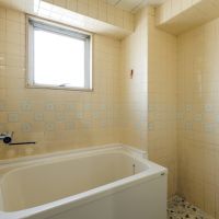 横浜市神奈川区松本町三丁目の賃貸物件/浴室｜浴槽は入れ替え、床や壁のタイルはそのままに