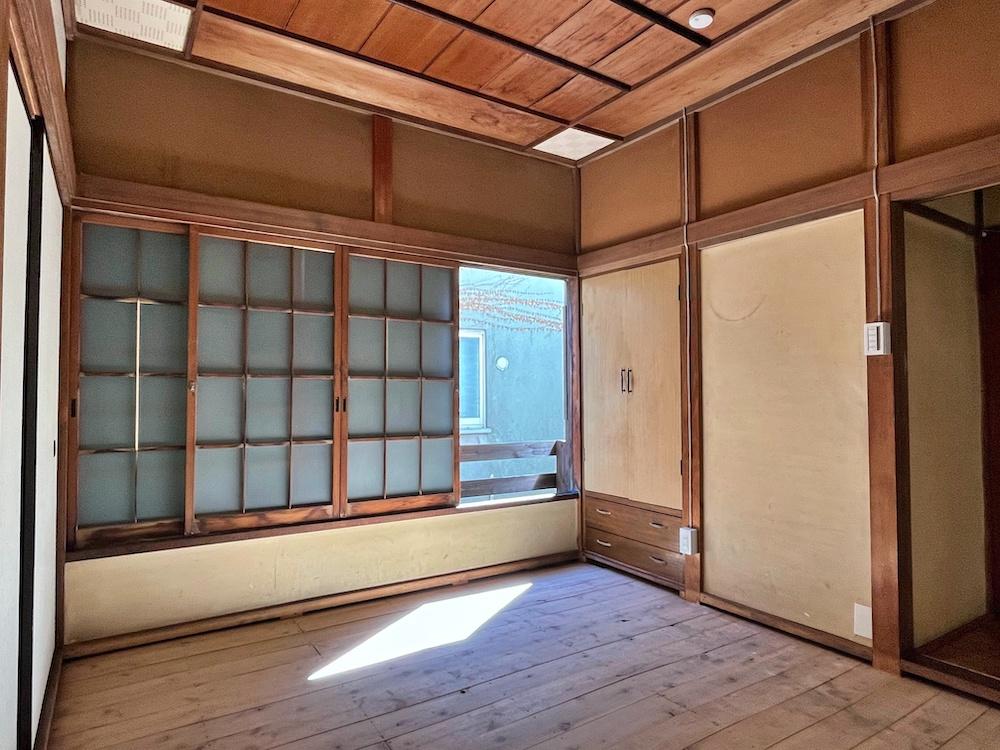 鎌倉市御成町の賃貸物件/#05｜この部屋は収納力があるので大きめのキャンバスで絵を描きたい人の相性が良さそう