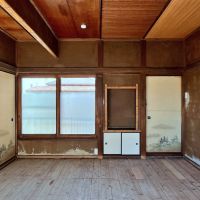 鎌倉市御成町の賃貸物件/#01｜別アングルで見ると天井や垂れ壁、襖、窓、仏間など不思議がいっぱい