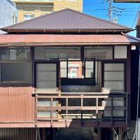 鎌倉市御成町の賃貸物件/#01｜窓の向こうにはシェアオフィスが見える