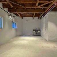 鎌倉市御成町の賃貸物件/「KEIKOBA」別アングル｜作品をひとりで見る時間もいいし、みんなであれこれ言い合うのも楽しみ