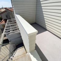 藤沢市本鵠沼四丁目の賃貸物件/2階の外階段を上ると、さらにスペースが。この区画だけ！