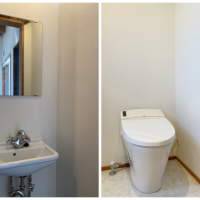 藤沢市本鵠沼四丁目の賃貸物件/土間リビングにある洗面台│トイレはペーパーホルダーが個性的