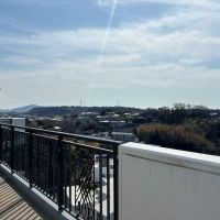 横須賀市秋谷一丁目の売買物件/バルコニーから南東を見て。こちらも抜けた景色が楽しめます