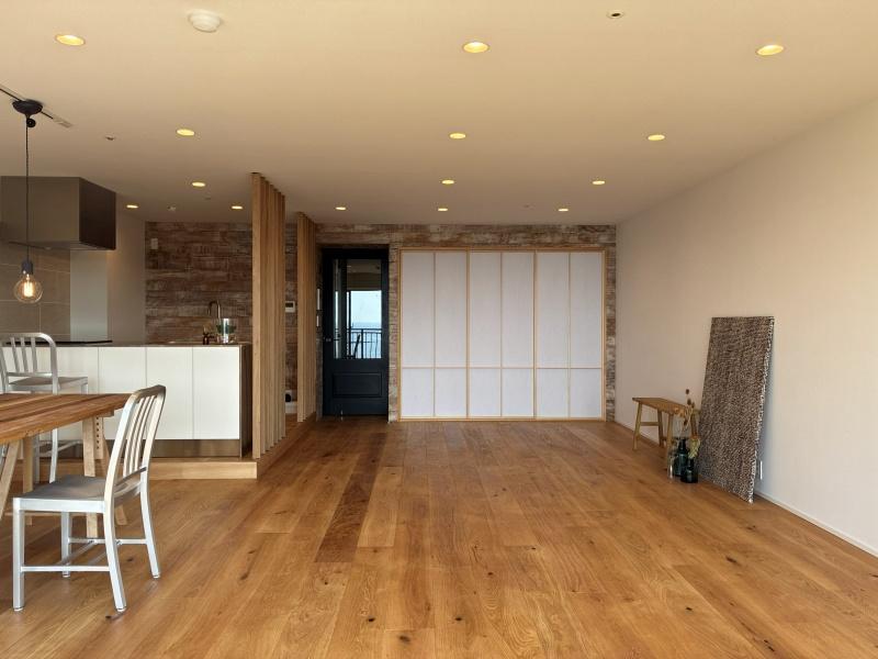 横須賀市秋谷一丁目の売買物件/LDK｜室内は今年3月に全面改装済み。木のぬくもりを感じられる、落ち着いた内装です