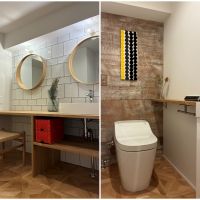 横須賀市秋谷一丁目の売買物件/左：水まわりはゆとりがあります。洗面台の横にはドレッサーと気の利いたつくり｜右：トイレ