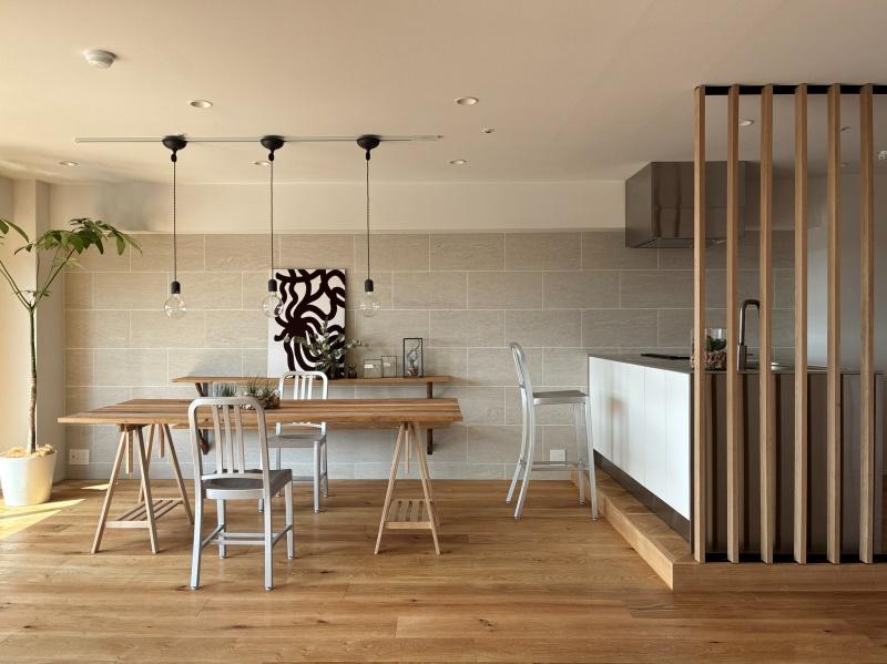 横須賀市秋谷一丁目の売買物件/LDK｜ダイニングはタイル張りの壁