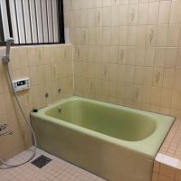 三浦市初声町高円坊の売買物件/1階 浴室｜いまはタイル貼りのお風呂ですが、2026年4月にユニットバスに改修予定