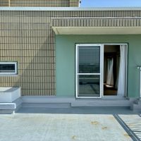 藤沢市鵠沼海岸五丁目の売買物件/ルーバルからリビングを見たところ