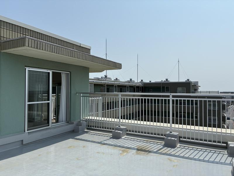 藤沢市鵠沼海岸五丁目の売買物件/なんと、この区画には2面ルーバルが。そして小さなバルコニーもあります