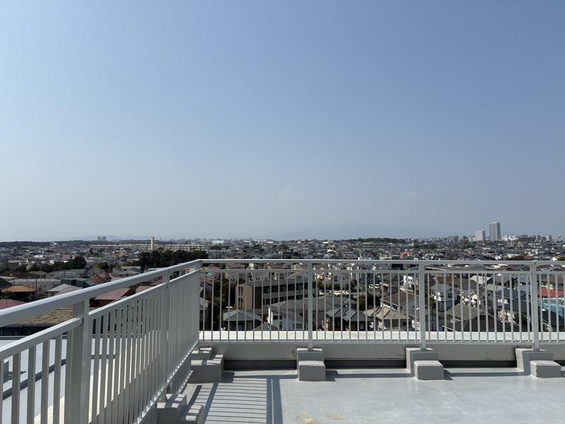 藤沢市鵠沼海岸五丁目の売買物件/まず、ルーフバルコニーに出たくなりますね