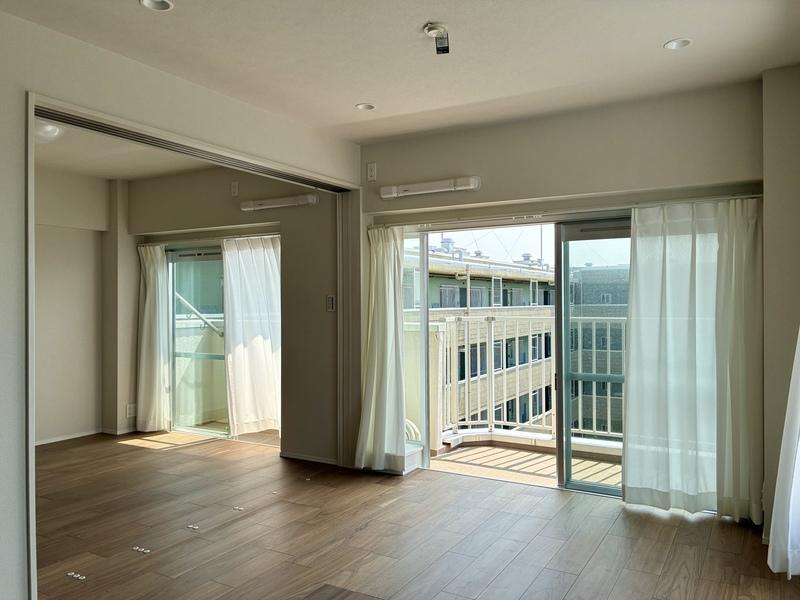 藤沢市鵠沼海岸五丁目の売買物件/リビング