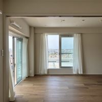 藤沢市鵠沼海岸五丁目の売買物件/リビング（引戸で区切ることも可）