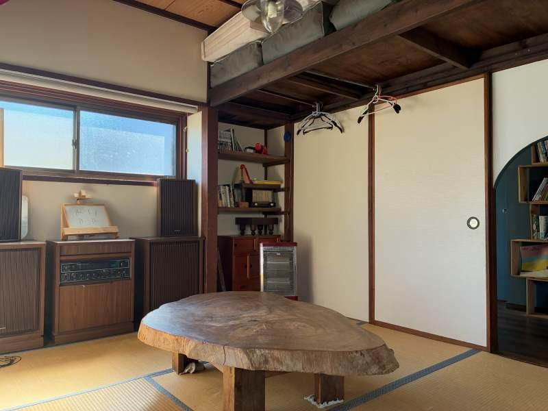 藤沢市辻堂元町三丁目の賃貸物件/コモンスペースの平屋室内｜ここで住人同士の定期的な食事会も開催されています。宿泊も可能