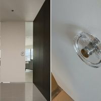 横須賀市秋谷一丁目の賃貸物件/リビングへの扉とそのドアハンドル｜まるでアートギャラリーのような空間とパーツに感動してしまいました