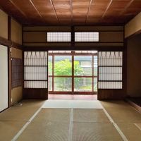 鎌倉市坂ノ下の賃貸物件/1階和室｜障子を開ける