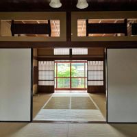 鎌倉市坂ノ下の賃貸物件/1階6畳和室から続きの8畳和室を見る｜欄間が美しい