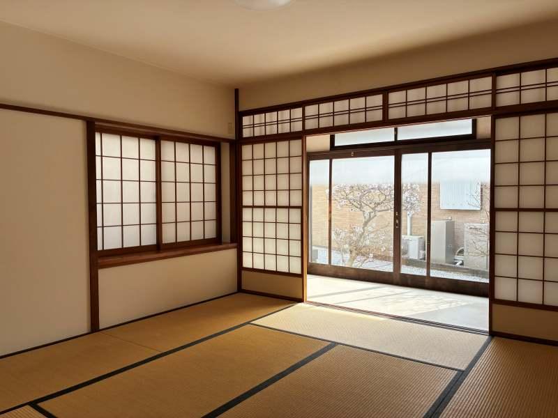 三浦郡葉山町長柄の賃貸物件/和室｜12年前の改修で大切にしたことは、新しい建材は極力使わず、建具などは当時の良いものを活かすことでした