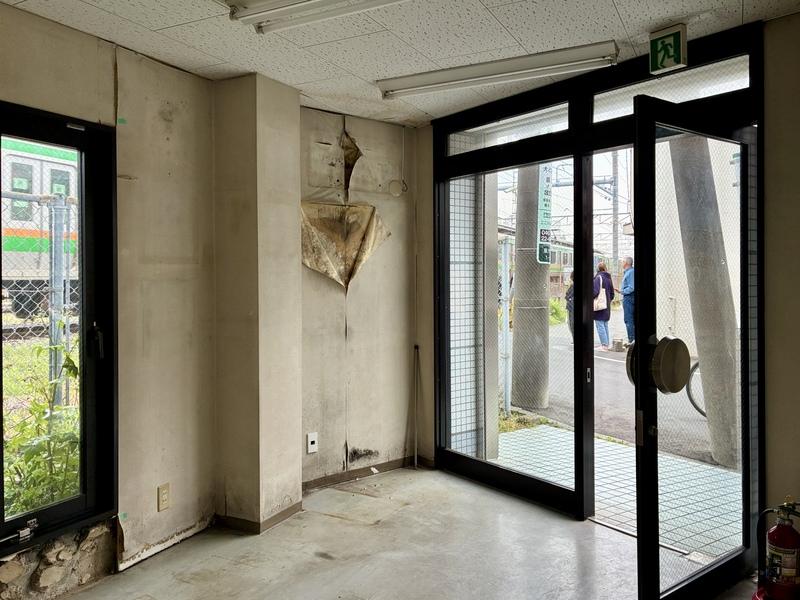 鎌倉市扇ガ谷一丁目の賃貸物件/ドアも含め、道路側に開口部が取れています