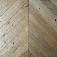 鎌倉市十二所の売買物件/床｜ヘリンボーンの角が寸分違わずぴったりと。大工の腕の良さが伝わってきます
