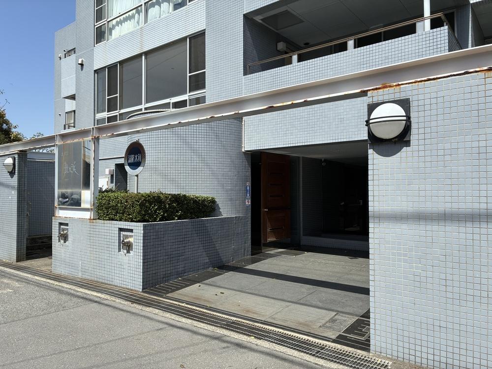 鎌倉市由比ガ浜三丁目の賃貸物件/マンション入口です