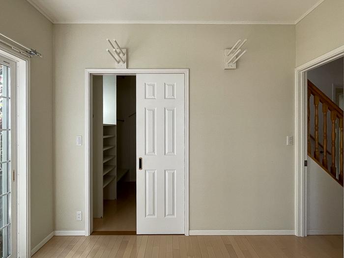 茅ヶ崎市東海岸一丁目の賃貸物件/寝室奥に大型のウォークインクローゼット