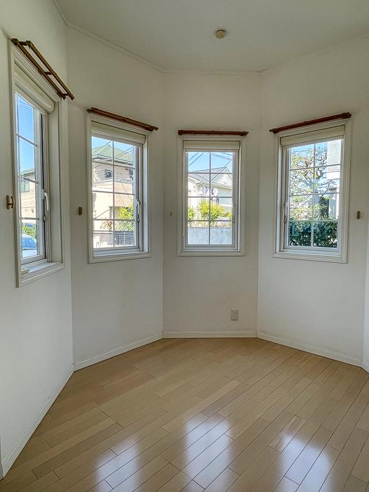 茅ヶ崎市東海岸一丁目の賃貸物件/1階の八角形スペース。どう使おうか想像するとワクワクします