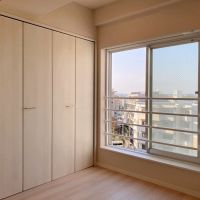 藤沢市片瀬海岸二丁目の売買物件/洋室3│約4.9帖、街並みが見えます