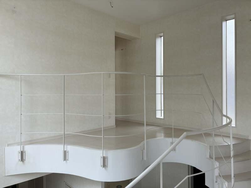 鎌倉市笛田五丁目の売買物件/2階ホール｜ここはちょっとしたステージのような場所になっています