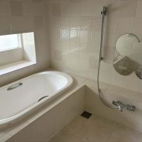 鎌倉市笛田五丁目の売買物件/浴室｜比較的綺麗なので、所々パーツを変えるだけで使えそうです