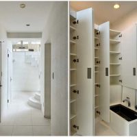 鎌倉市笛田五丁目の売買物件/左：1階廊下｜右：玄関横のシューズクローゼットとスロップシンク