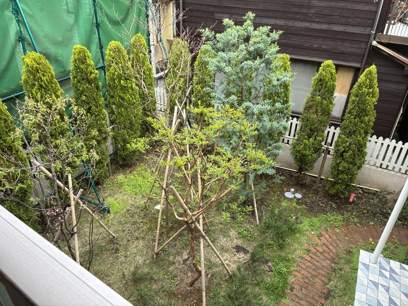 鎌倉市雪ノ下一丁目の賃貸物件/テラスからは中庭を見ることができます