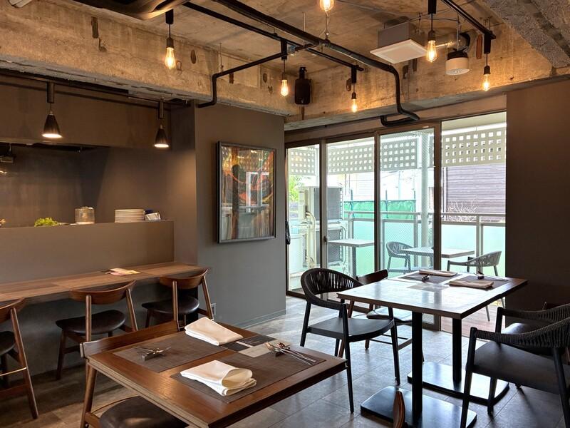 鎌倉市雪ノ下一丁目の賃貸物件/テラス席もあります。昼の営業も素敵です