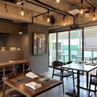 鎌倉市雪ノ下一丁目の賃貸物件/テラス席もあります。昼の営業も素敵です