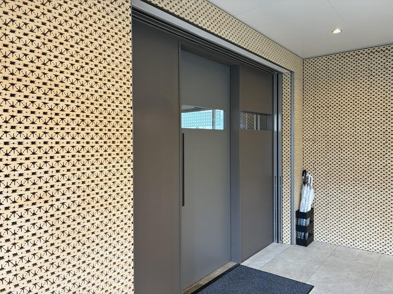 鎌倉市雪ノ下一丁目の賃貸物件/共用部｜壁の造りが凝っています（ビル全体で共通）