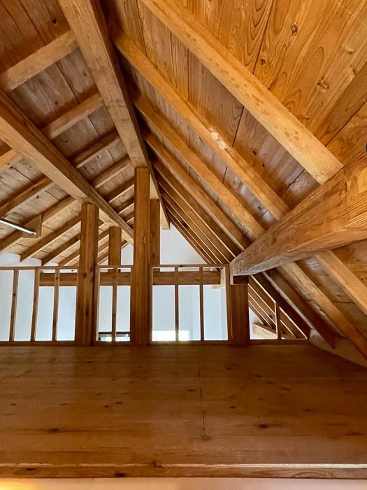 逗子市桜山五丁目の売買物件/小屋裏部分は収納として。でも荷物置きだけじゃもったいない。